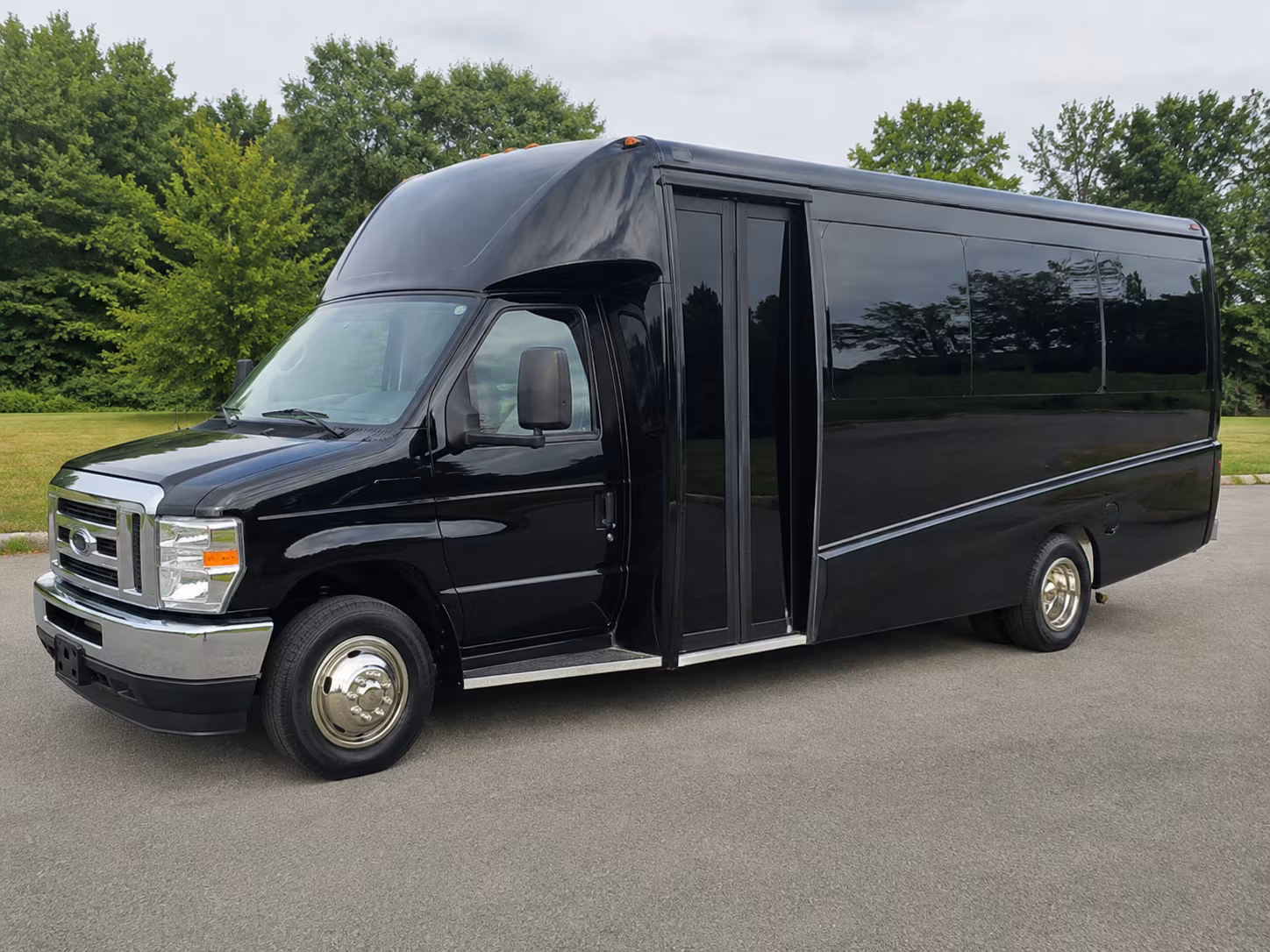 buses for jackson zoo and mynelle gardens school group trips