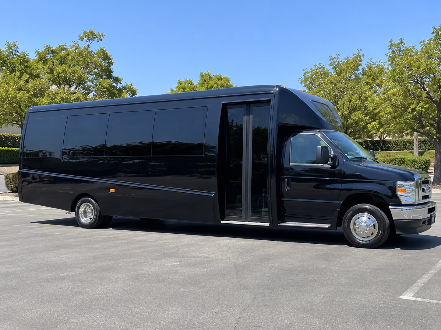 college and university field trip buses in jackson mississippi