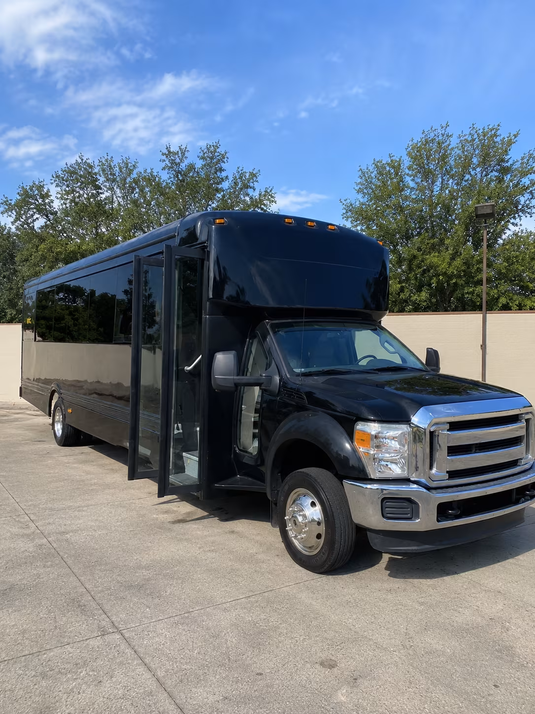 jackson 20 passenger party bus