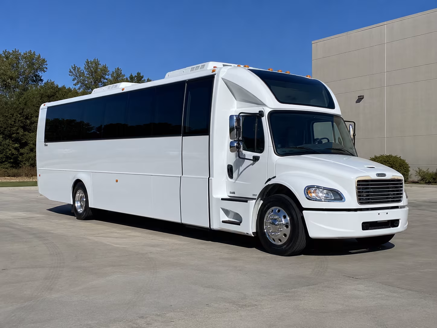 jackson 28 passenger party bus